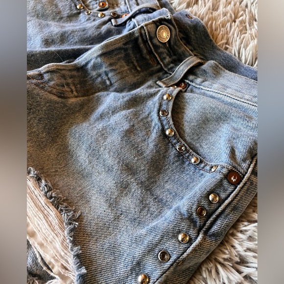 Studded Levi’s 501 denim shorts - Picture 3 of 3